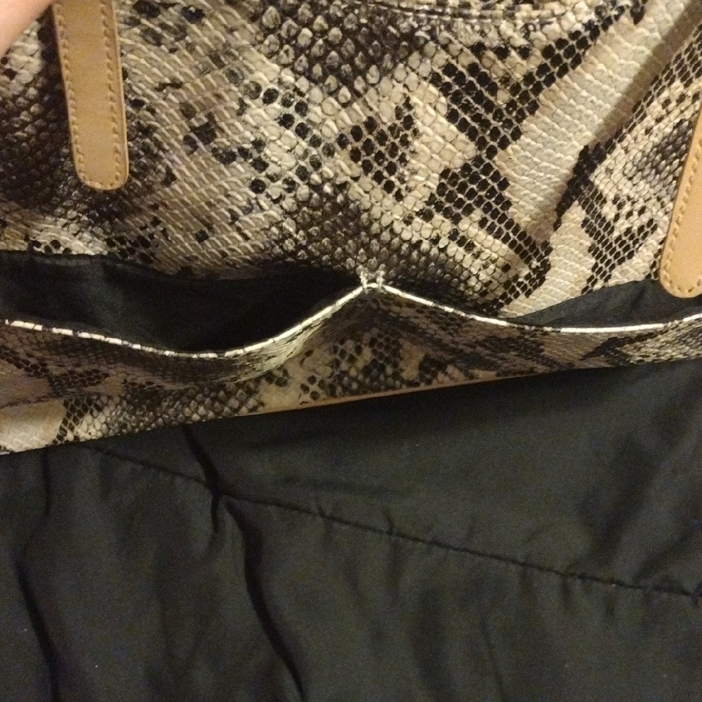 Snakeskin Patterned Tote Bag - Picture 2 of 4